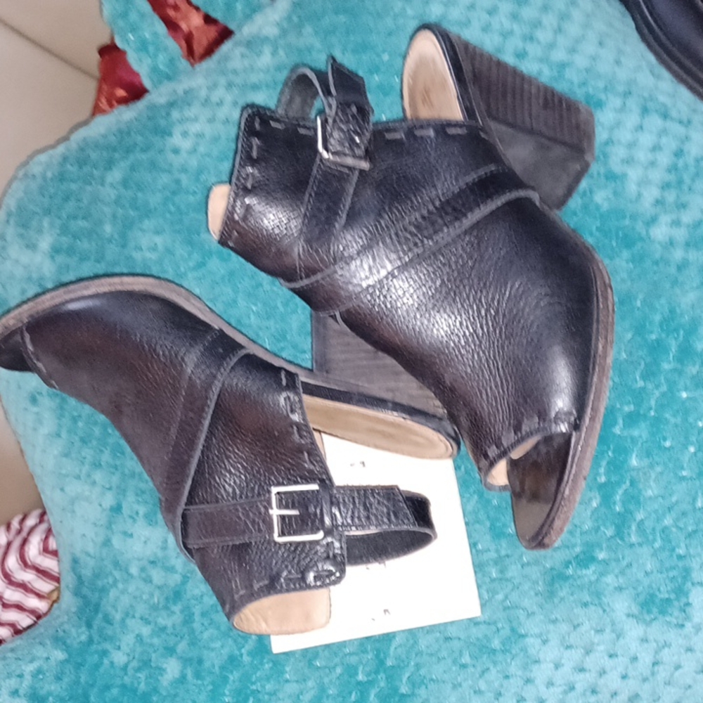 Authentic fry ankle boots /peek a boo  in excellent condition black peekaboo toe